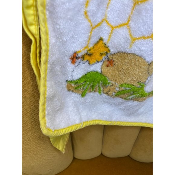 VINTAGE DISHTOWEL APRON Chicken - Yellow Trim - Hen Chicks - Excellent Condition - Picture 5 of 11